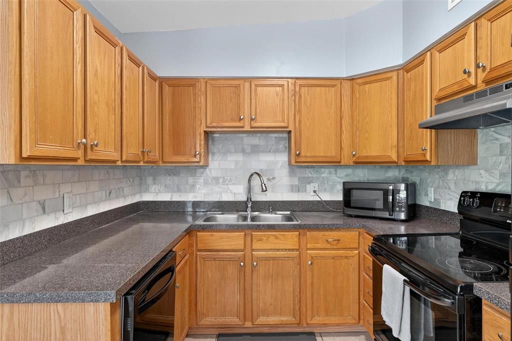 合同活跃: $350,000 (3 贝兹, 1 浴室, 1164 平方英尺)