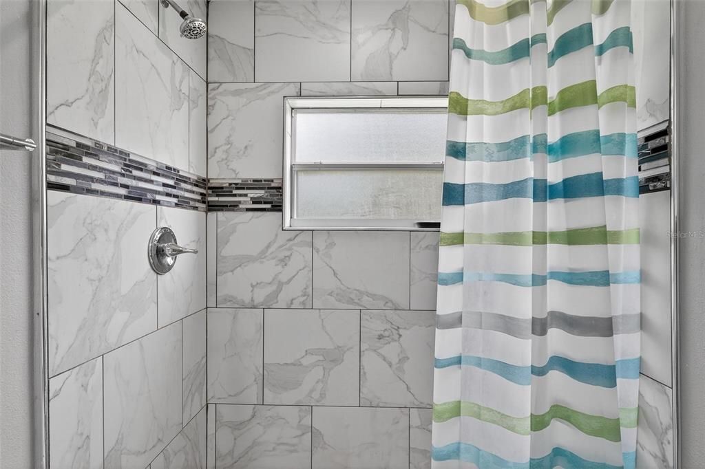 合同活跃: $350,000 (3 贝兹, 1 浴室, 1164 平方英尺)