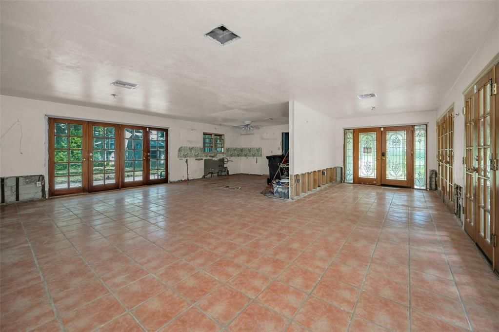 For Sale: $250,000 (4 beds, 2 baths, 2420 Square Feet)