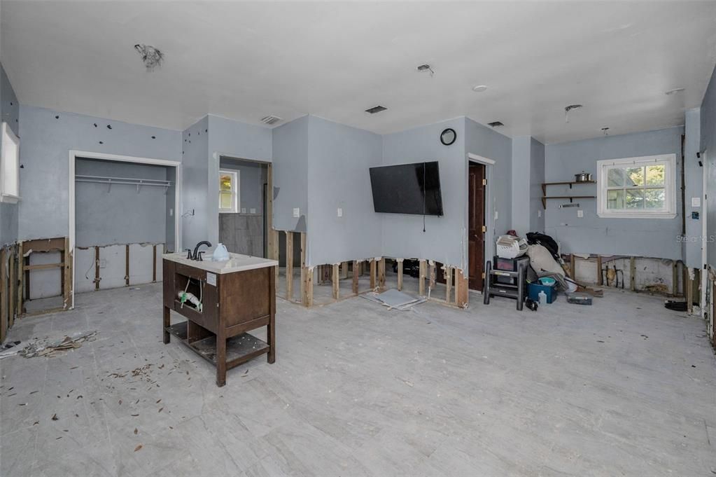 For Sale: $250,000 (4 beds, 2 baths, 2420 Square Feet)