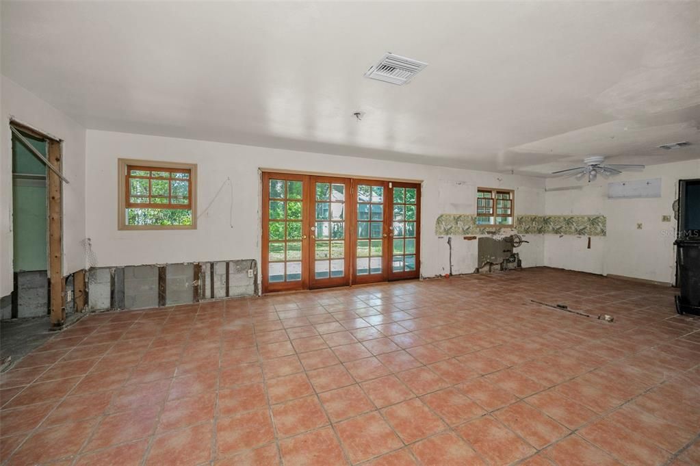 For Sale: $250,000 (4 beds, 2 baths, 2420 Square Feet)