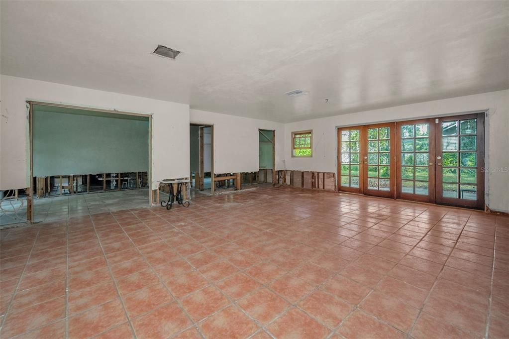 For Sale: $250,000 (4 beds, 2 baths, 2420 Square Feet)