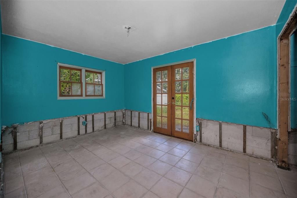 For Sale: $250,000 (4 beds, 2 baths, 2420 Square Feet)