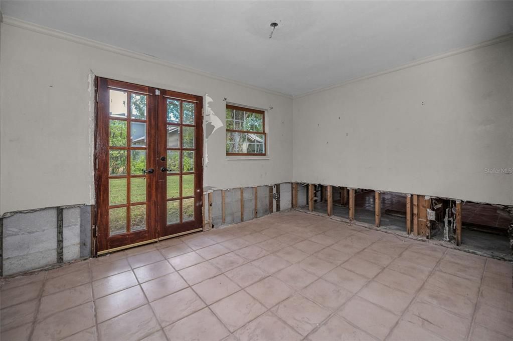 For Sale: $250,000 (4 beds, 2 baths, 2420 Square Feet)