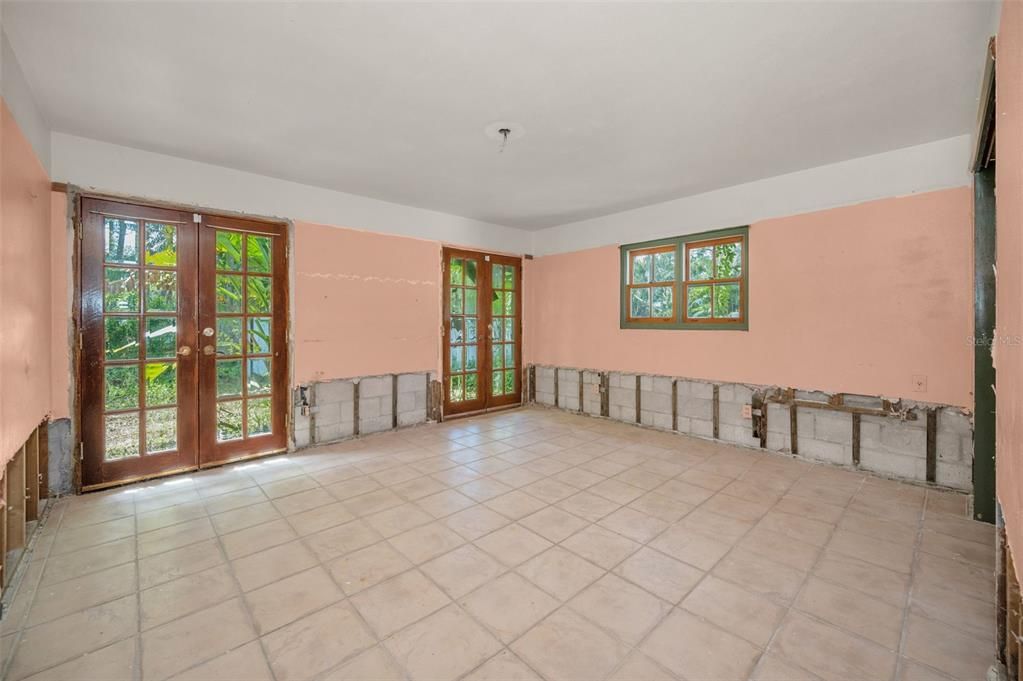 For Sale: $250,000 (4 beds, 2 baths, 2420 Square Feet)