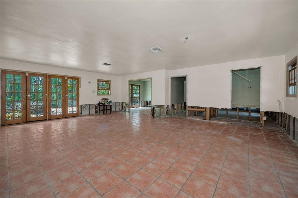 For Sale: $250,000 (4 beds, 2 baths, 2420 Square Feet)