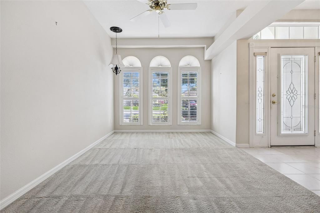 Под контрактом: $329,000 (3 спален, 2 ванн, 1834 Квадратных фут)