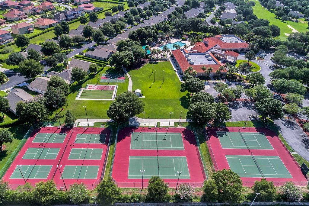 Под контрактом: $329,000 (3 спален, 2 ванн, 1834 Квадратных фут)