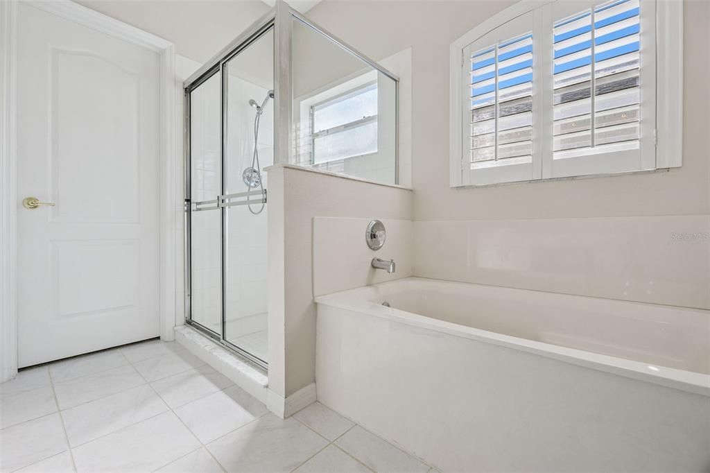 Под контрактом: $329,000 (3 спален, 2 ванн, 1834 Квадратных фут)