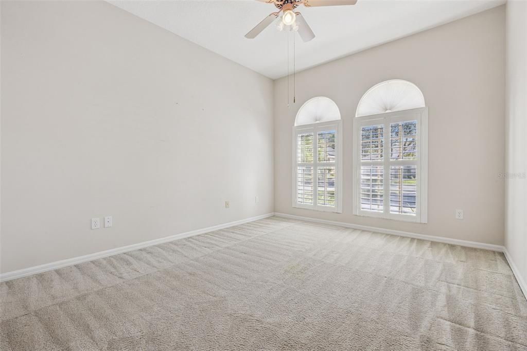 Под контрактом: $329,000 (3 спален, 2 ванн, 1834 Квадратных фут)