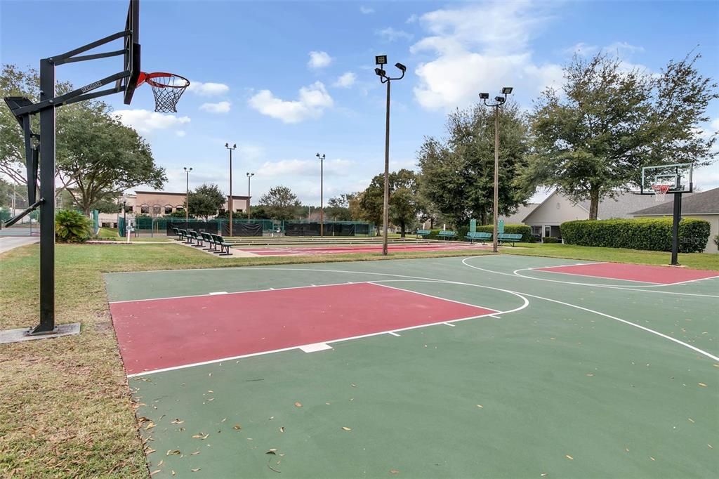 Под контрактом: $329,000 (3 спален, 2 ванн, 1834 Квадратных фут)