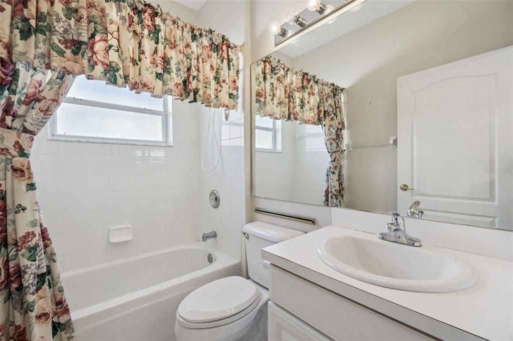 Под контрактом: $329,000 (3 спален, 2 ванн, 1834 Квадратных фут)