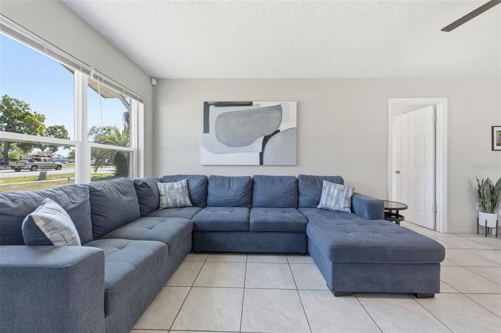 For Sale: $261,000 (3 beds, 2 baths, 1160 Square Feet)