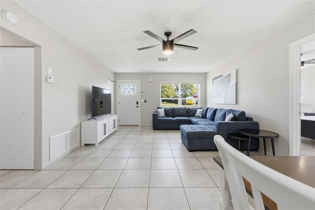 For Sale: $261,000 (3 beds, 2 baths, 1160 Square Feet)