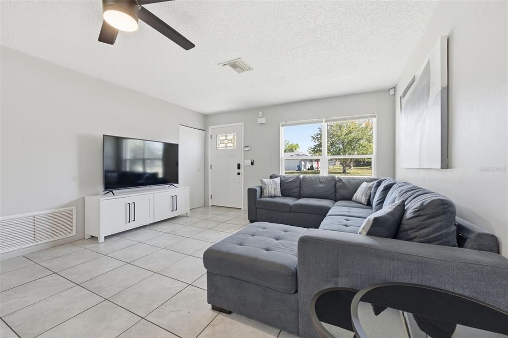 For Sale: $261,000 (3 beds, 2 baths, 1160 Square Feet)