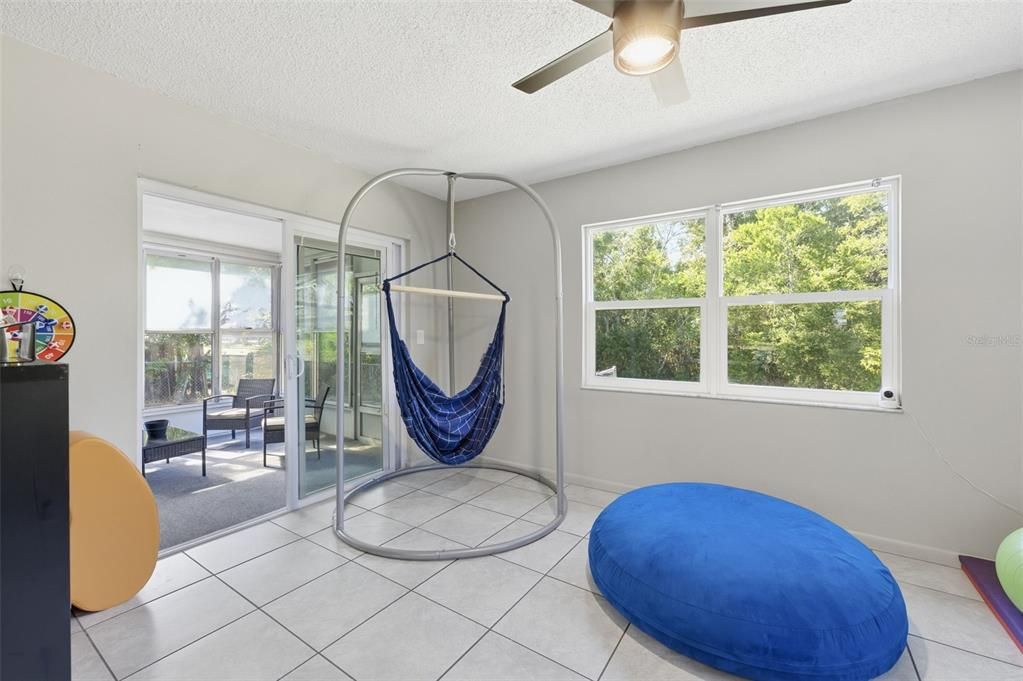 For Sale: $261,000 (3 beds, 2 baths, 1160 Square Feet)