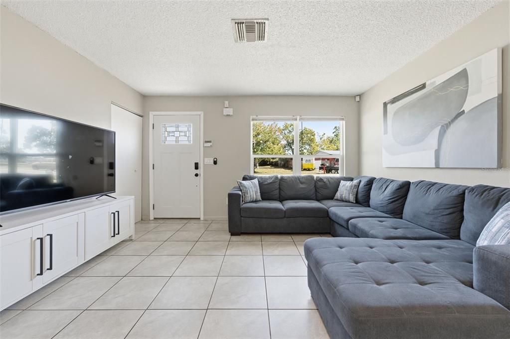 For Sale: $261,000 (3 beds, 2 baths, 1160 Square Feet)