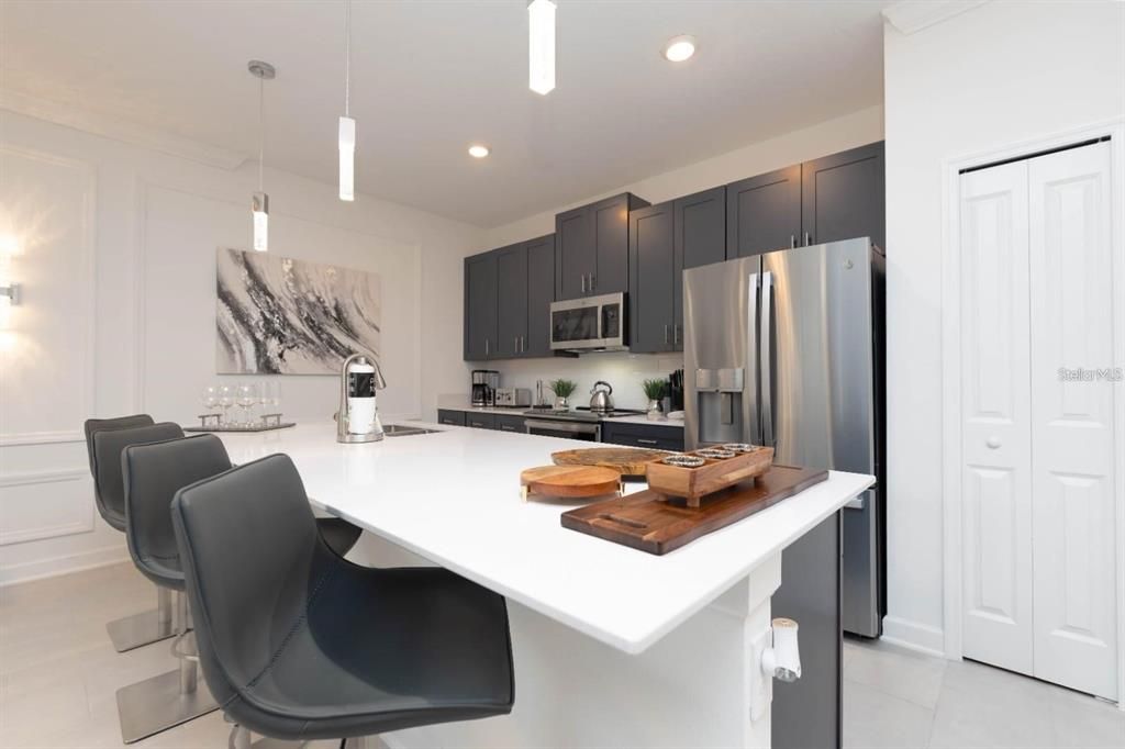 出租: $3,200 (4 贝兹, 3 浴室, 1902 平方英尺)