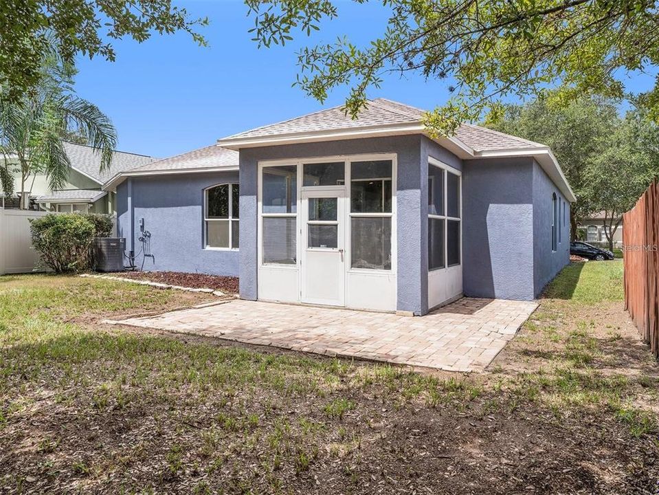 For Rent: $2,250 (3 beds, 2 baths, 1810 Square Feet)