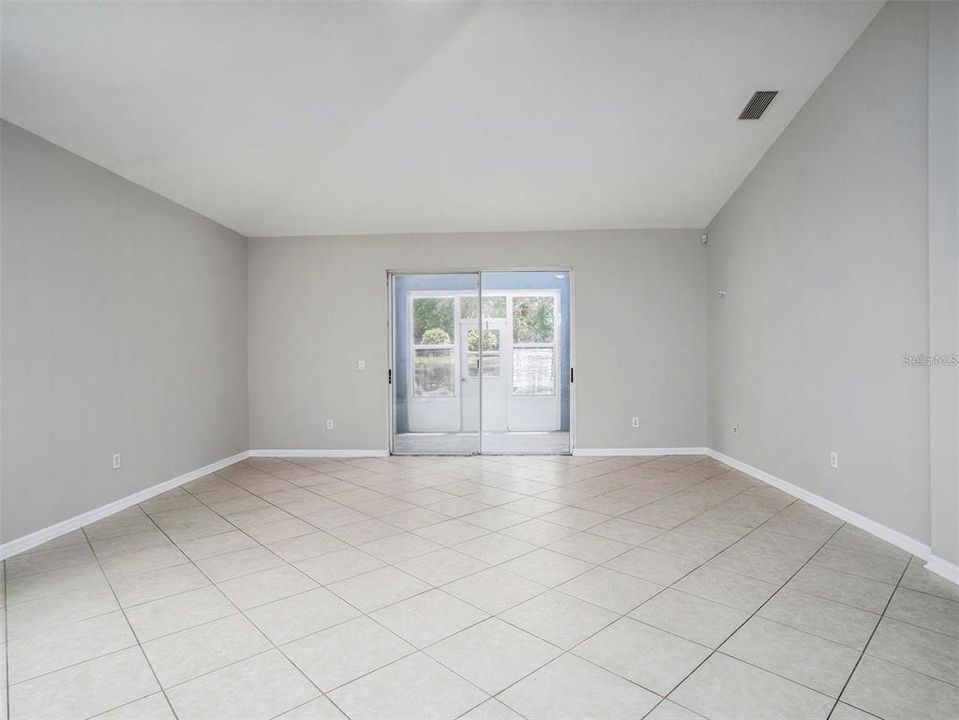 For Rent: $2,250 (3 beds, 2 baths, 1810 Square Feet)