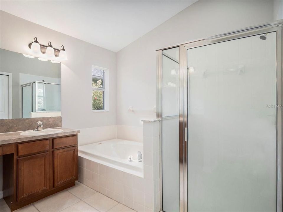 For Rent: $2,250 (3 beds, 2 baths, 1810 Square Feet)