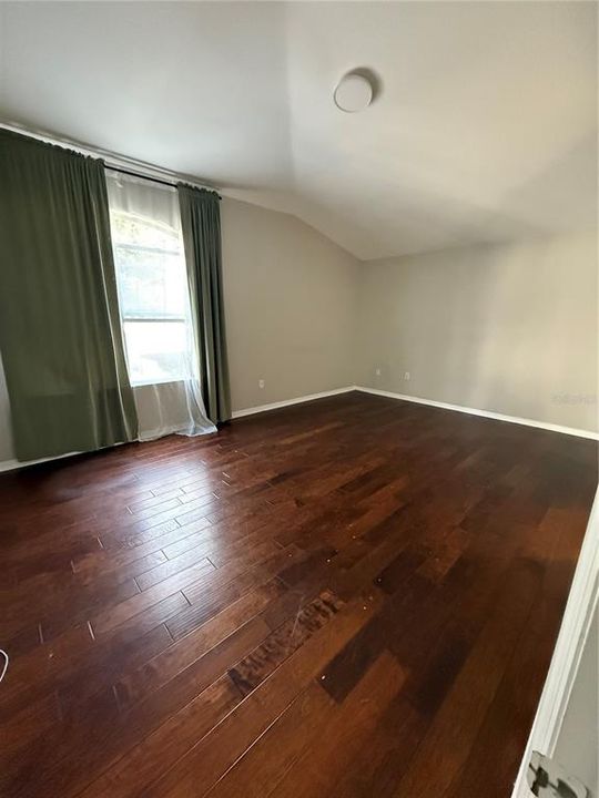 For Rent: $2,250 (3 beds, 2 baths, 1810 Square Feet)