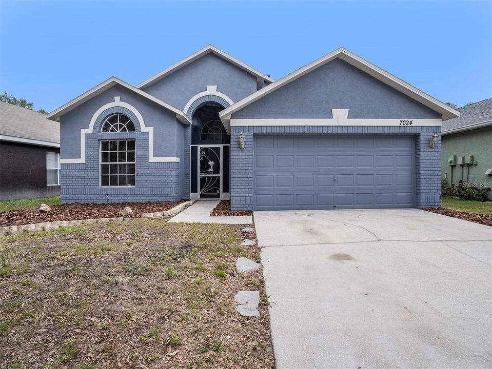 For Rent: $2,250 (3 beds, 2 baths, 1810 Square Feet)