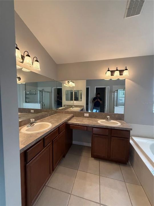 For Rent: $2,250 (3 beds, 2 baths, 1810 Square Feet)