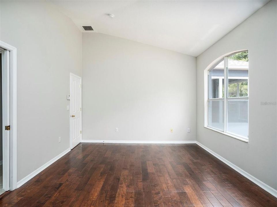 For Rent: $2,250 (3 beds, 2 baths, 1810 Square Feet)