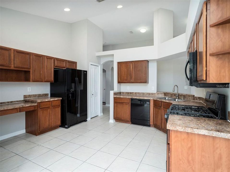 For Rent: $2,250 (3 beds, 2 baths, 1810 Square Feet)