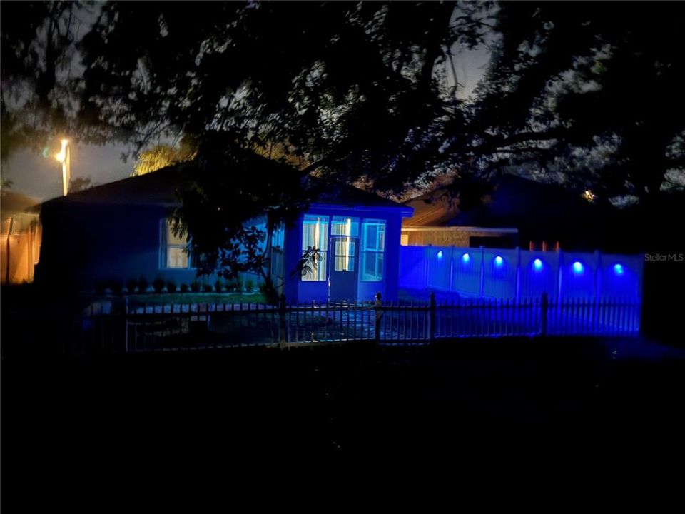 For Rent: $2,250 (3 beds, 2 baths, 1810 Square Feet)