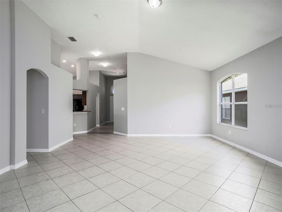 For Rent: $2,250 (3 beds, 2 baths, 1810 Square Feet)