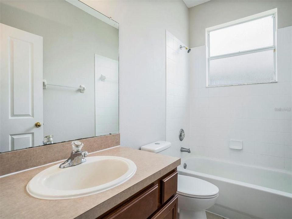 For Rent: $2,250 (3 beds, 2 baths, 1810 Square Feet)