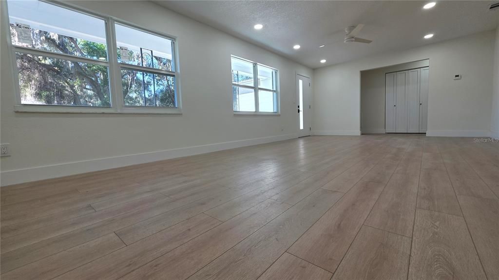 For Sale: $349,000 (3 beds, 2 baths, 1454 Square Feet)