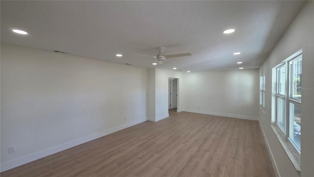 For Sale: $349,000 (3 beds, 2 baths, 1454 Square Feet)