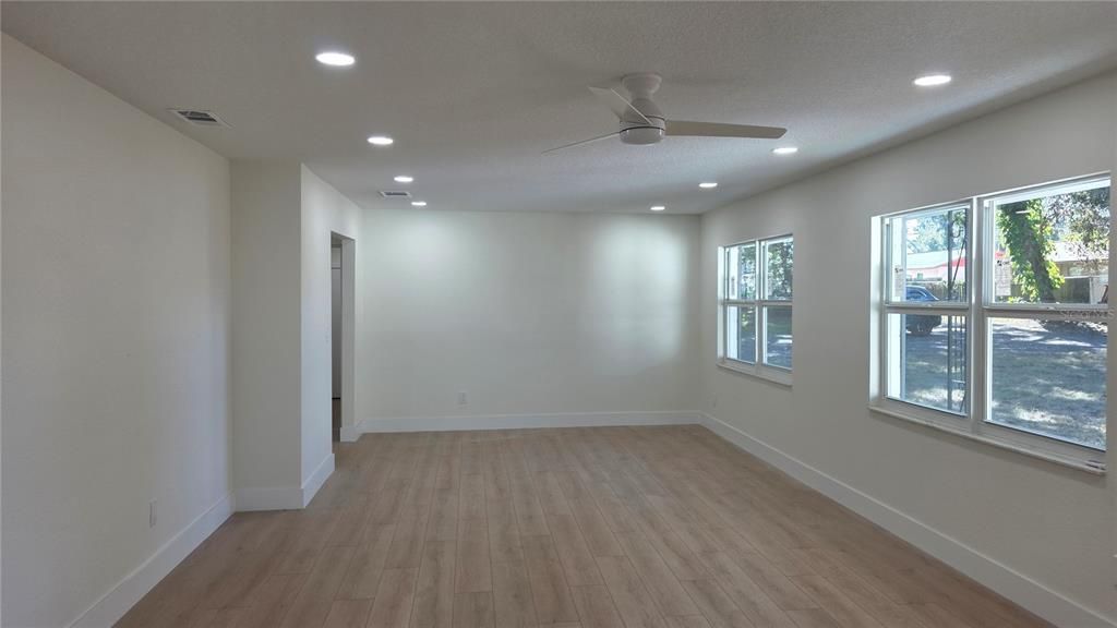 For Sale: $349,000 (3 beds, 2 baths, 1454 Square Feet)