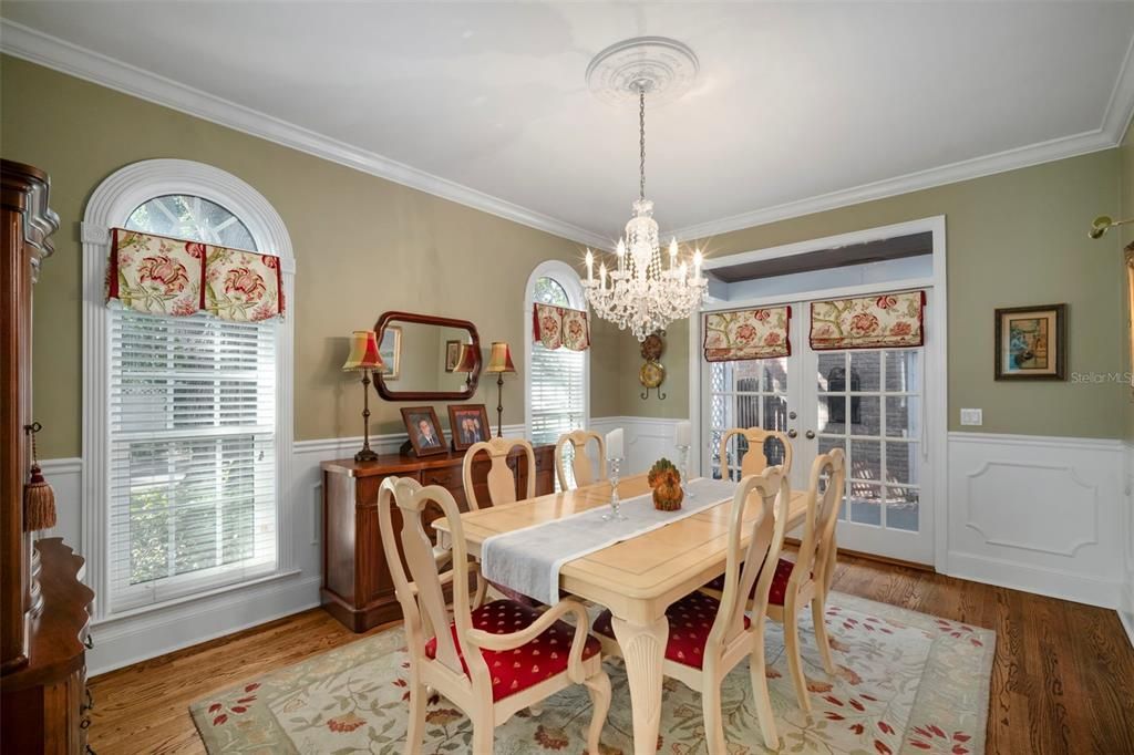 合同活跃: $1,700,000 (3 贝兹, 3 浴室, 2454 平方英尺)