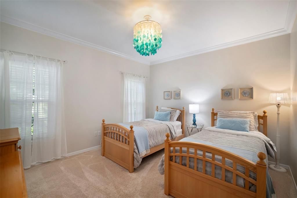 合同活跃: $1,700,000 (3 贝兹, 3 浴室, 2454 平方英尺)