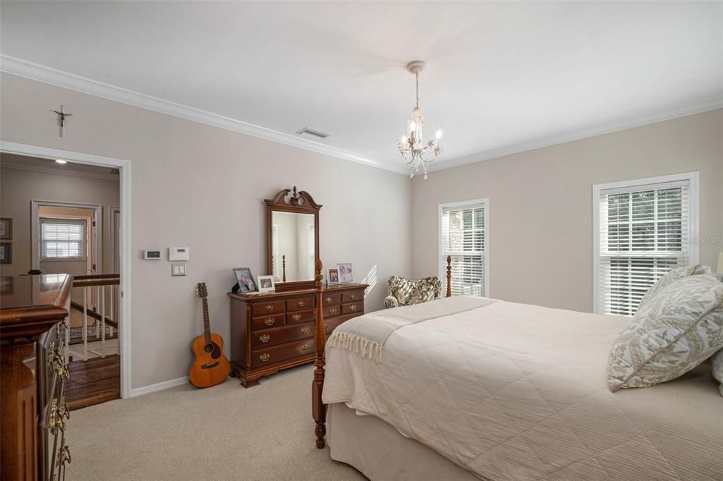 合同活跃: $1,700,000 (3 贝兹, 3 浴室, 2454 平方英尺)