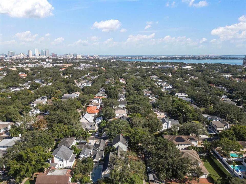 合同活跃: $1,700,000 (3 贝兹, 3 浴室, 2454 平方英尺)