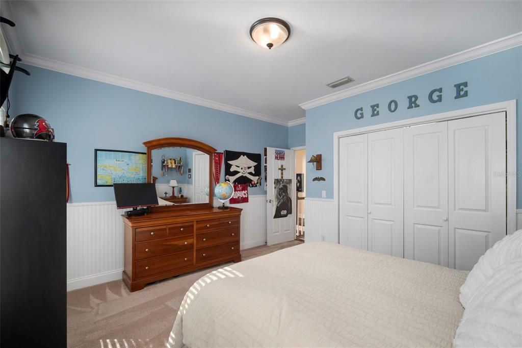 合同活跃: $1,700,000 (3 贝兹, 3 浴室, 2454 平方英尺)