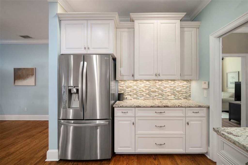 合同活跃: $1,700,000 (3 贝兹, 3 浴室, 2454 平方英尺)