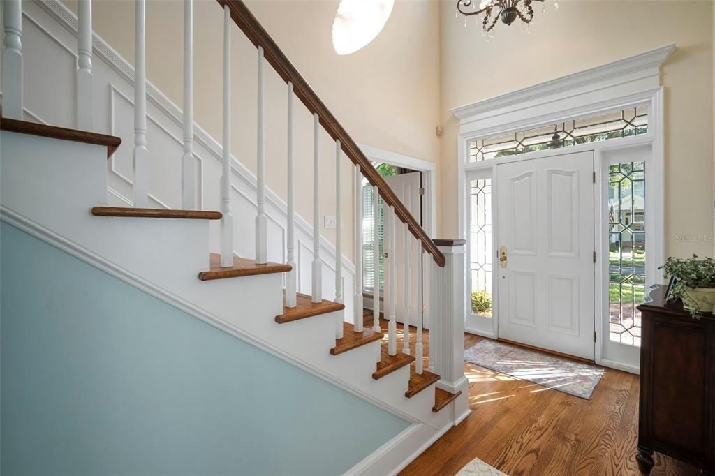 合同活跃: $1,700,000 (3 贝兹, 3 浴室, 2454 平方英尺)