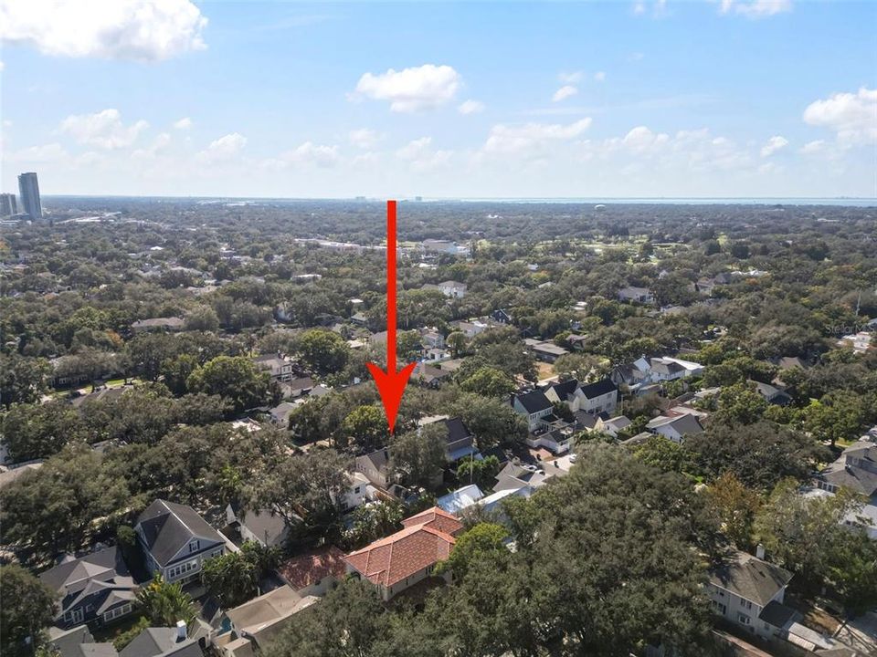 合同活跃: $1,700,000 (3 贝兹, 3 浴室, 2454 平方英尺)