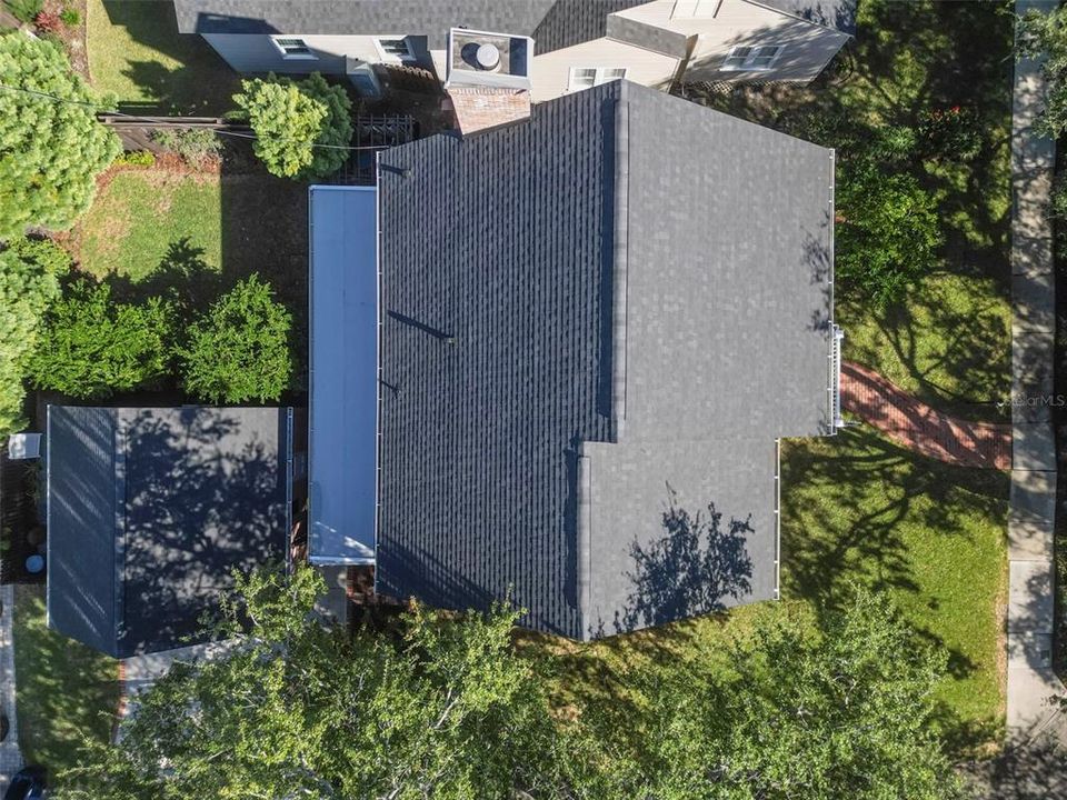 合同活跃: $1,700,000 (3 贝兹, 3 浴室, 2454 平方英尺)