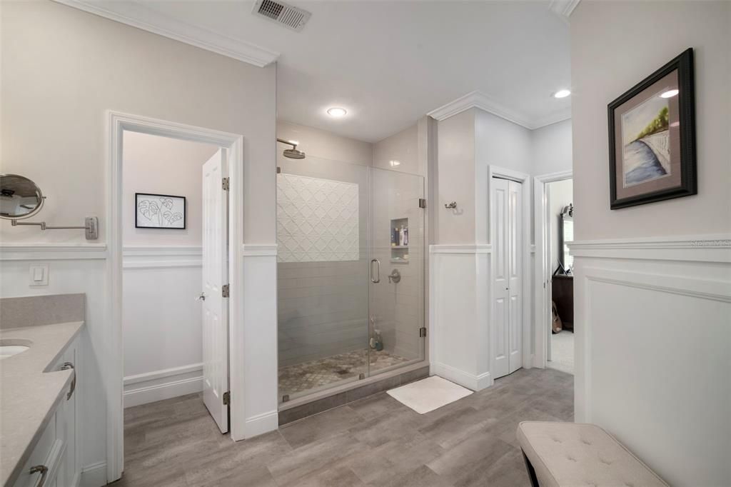 合同活跃: $1,700,000 (3 贝兹, 3 浴室, 2454 平方英尺)