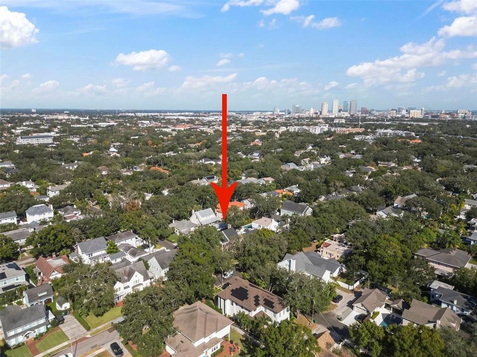 合同活跃: $1,700,000 (3 贝兹, 3 浴室, 2454 平方英尺)