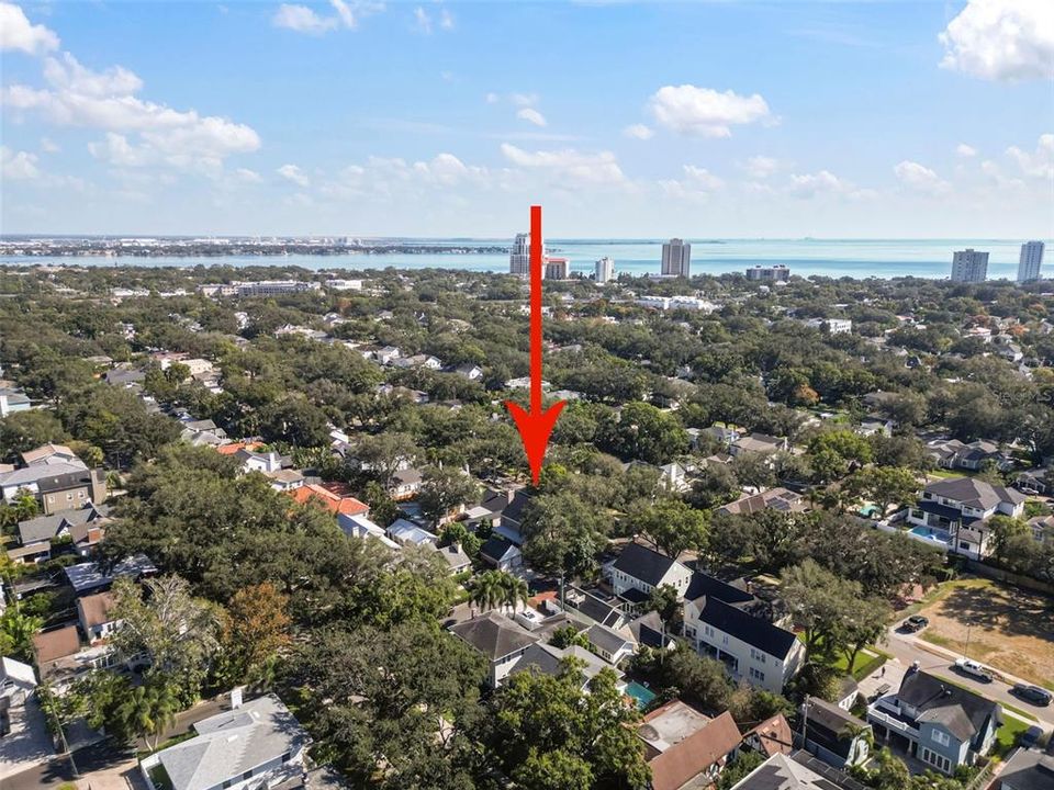 合同活跃: $1,700,000 (3 贝兹, 3 浴室, 2454 平方英尺)