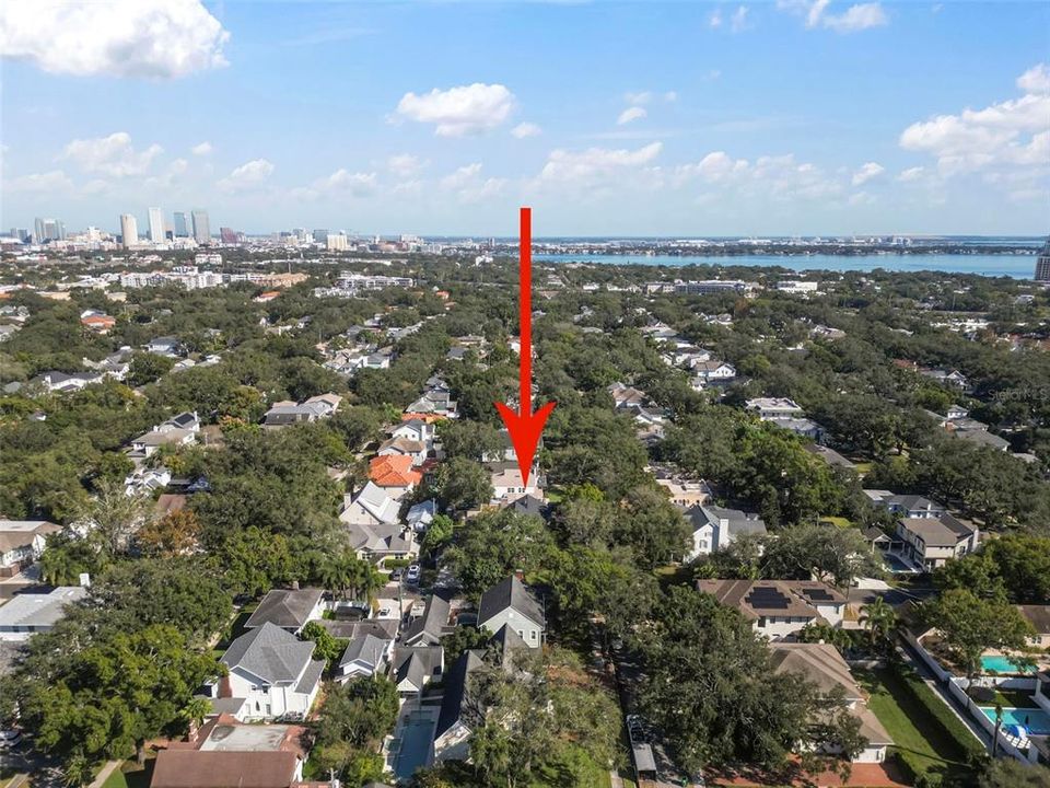 合同活跃: $1,700,000 (3 贝兹, 3 浴室, 2454 平方英尺)