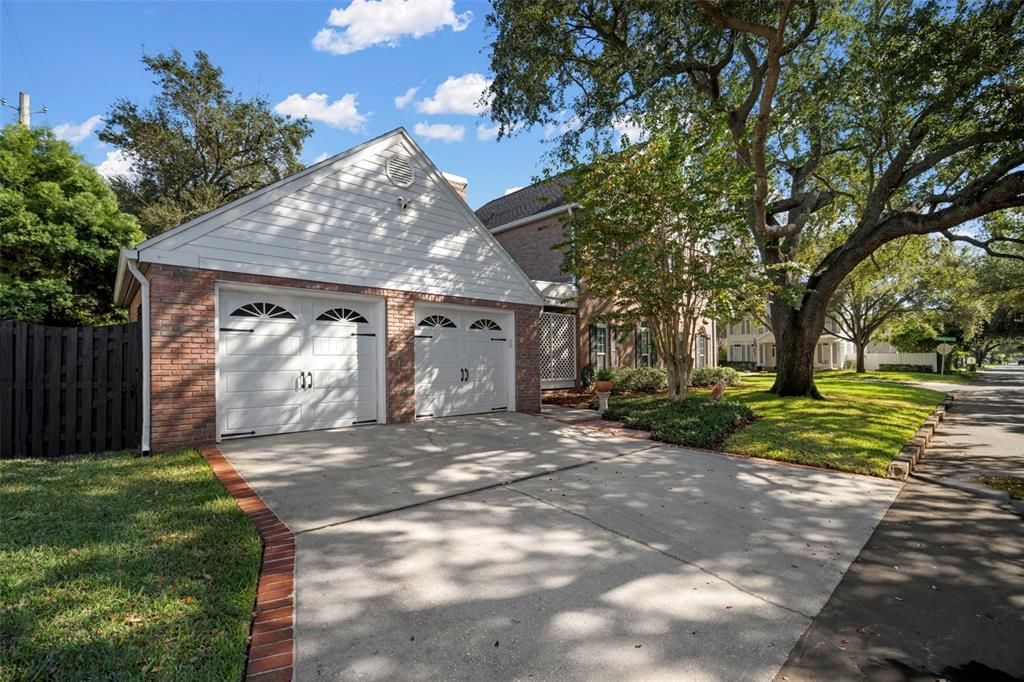 合同活跃: $1,700,000 (3 贝兹, 3 浴室, 2454 平方英尺)